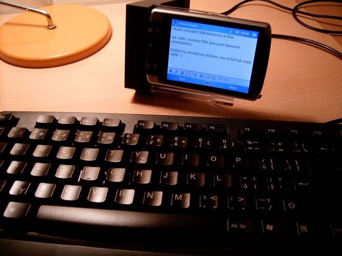 USB klávesnice (zadávání textu do PDA)